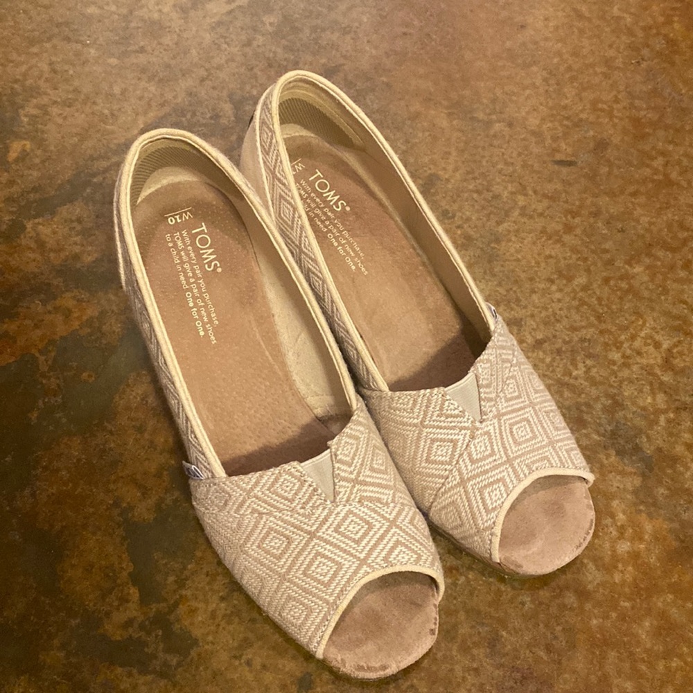 Tom’s Wedges size W10